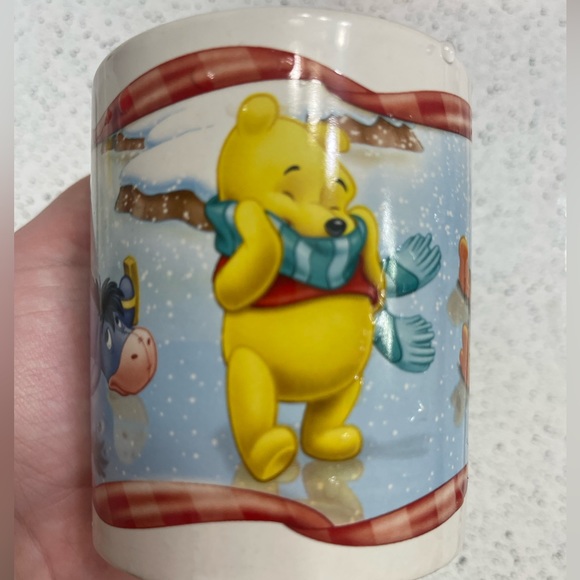 Winnie the Pooh Winter mug - Picture 2 of 5